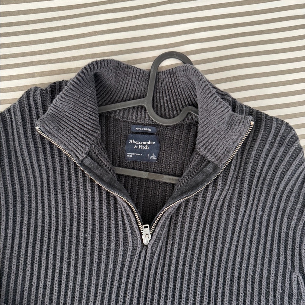 Abercrombie & Fitch Men's Charcoal Gray Half-Zip Ribbed Sweater